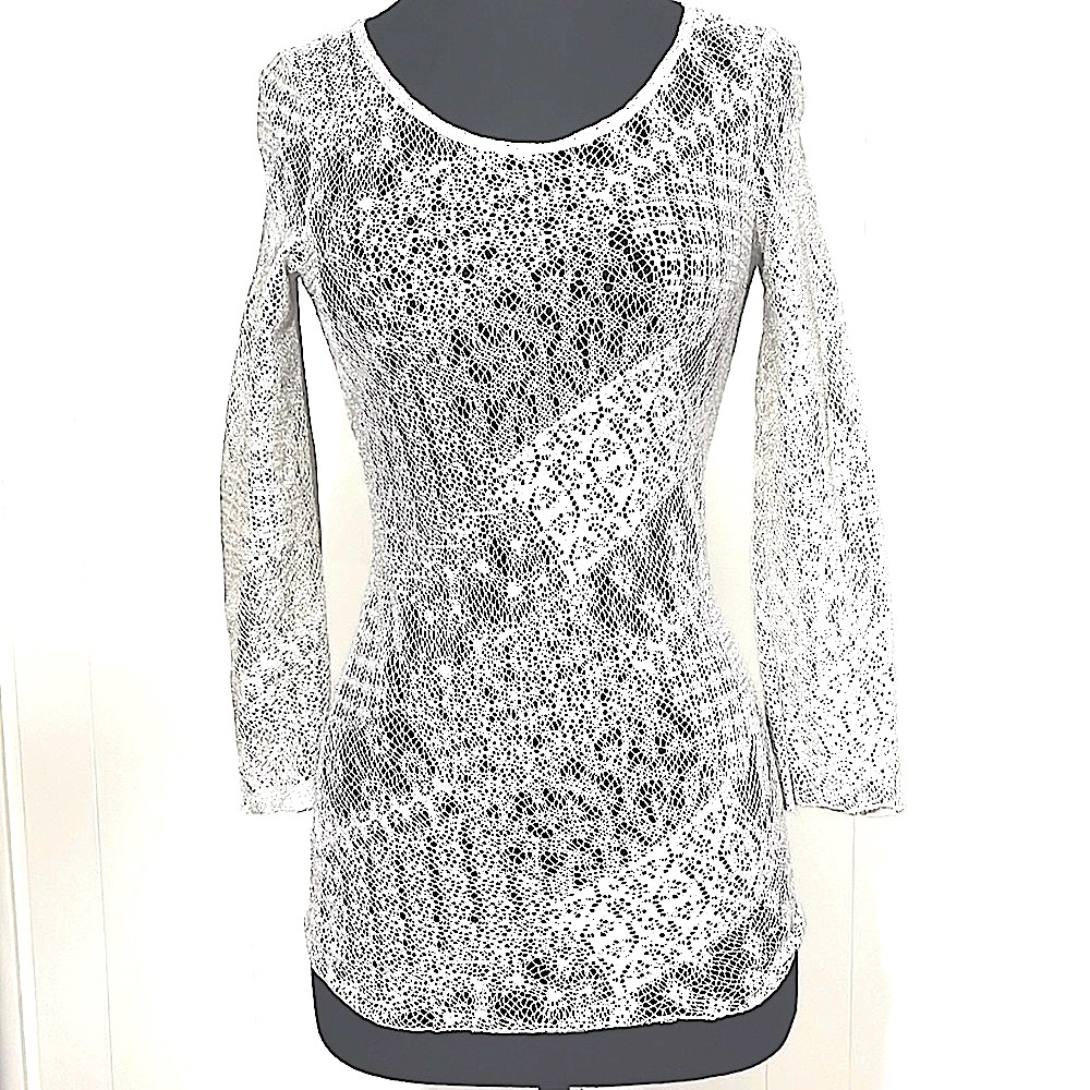 Sparkling stretch lace blouse.  Video doesn’t do it Justice the silvery sparkle!